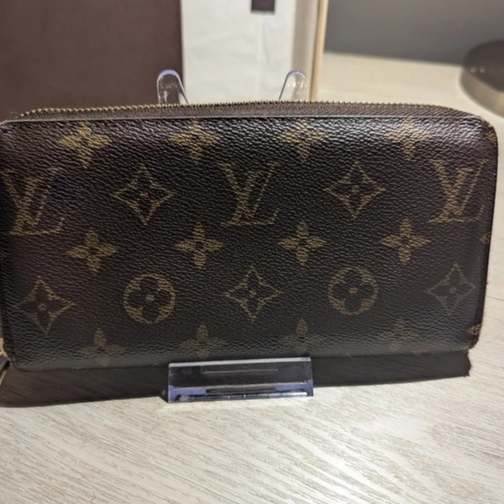 Louis Vuitton Monogram Zippy Wallet  With Red Interior And COA